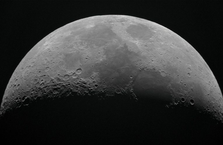 Menatap “Blue Moon” di Langit Mei: Dari Sekadar Tontonan Alam Menuju Rumah Masa Depan Umat Manusia